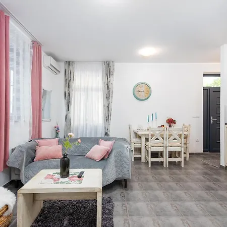 Tramonto Apartment *
